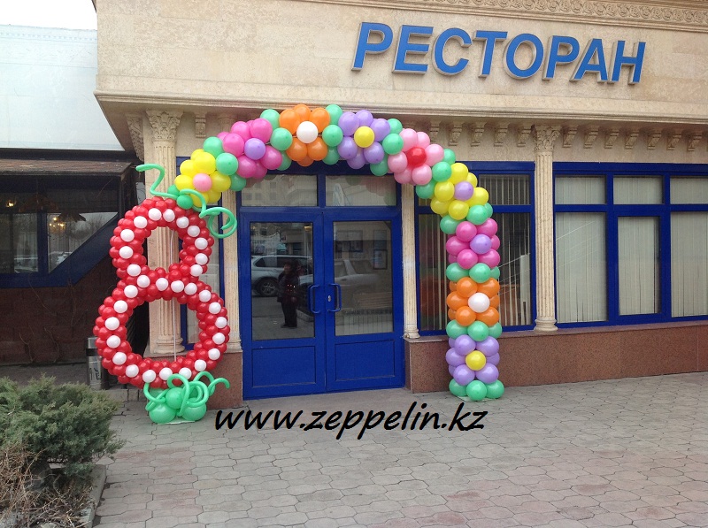 арка из шаров на 8 марта