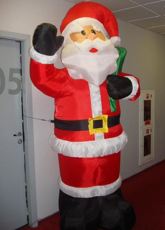 надувная новогодняя фигура санты, оформление офиса