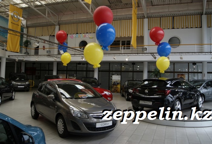 украшение автомобиля большим бантом