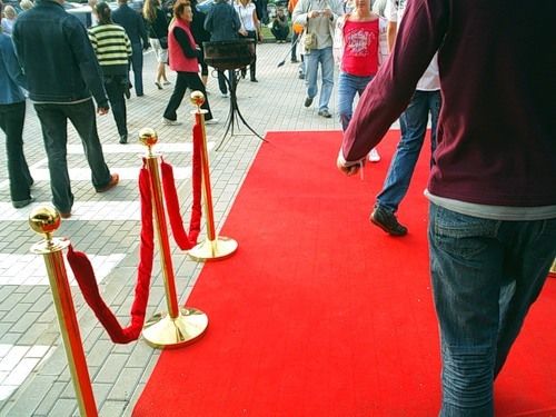 красная дорожка для открытия