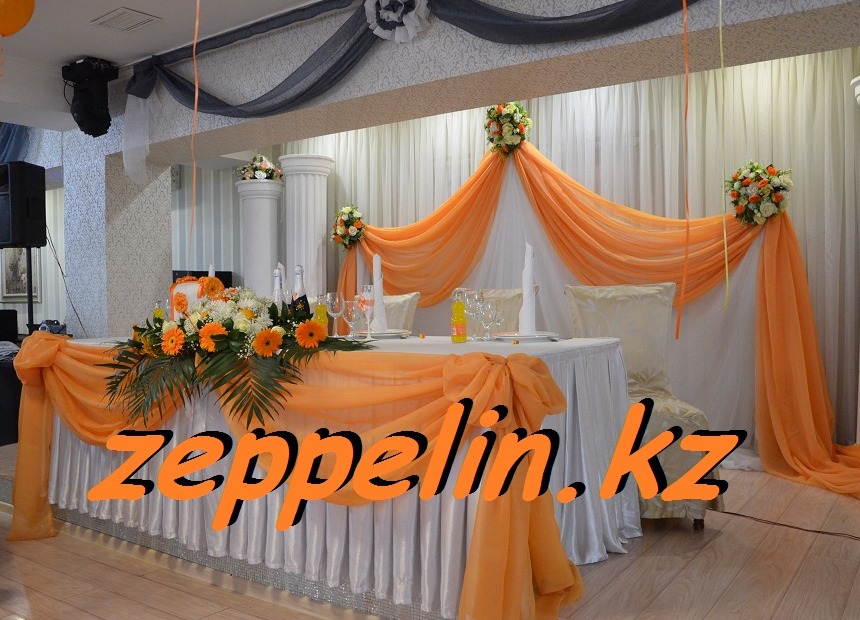 стол на свадьбу, цветами, тканью