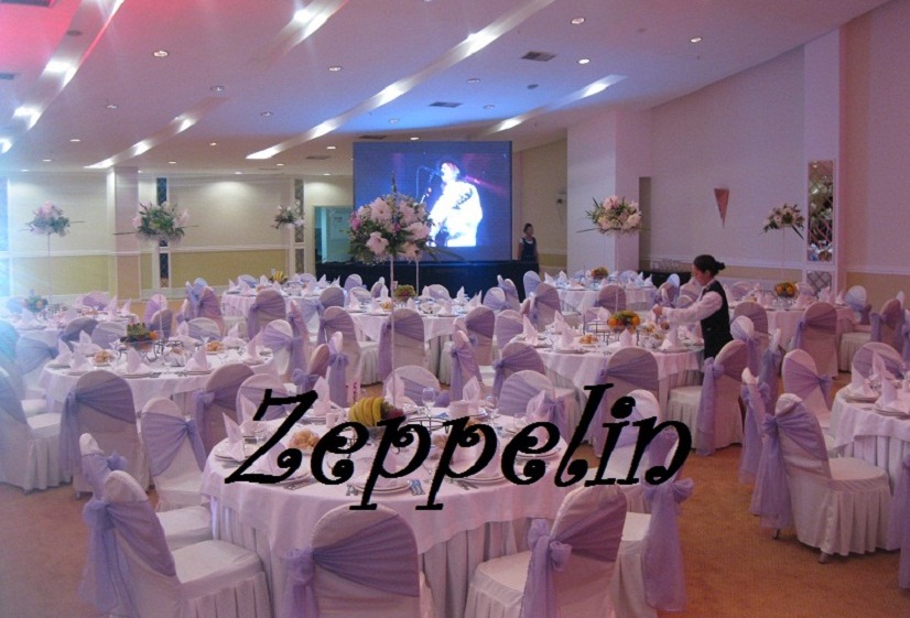 оформление стульев в зале ресторана