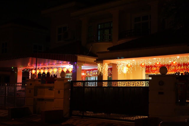 дом на новый год декор